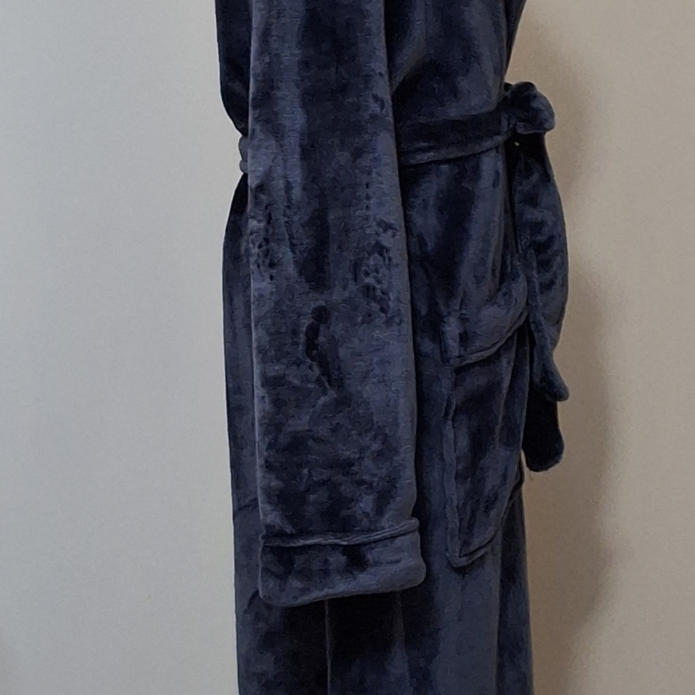 Luxurious Navy Plush Robe - Picture 3 of 7